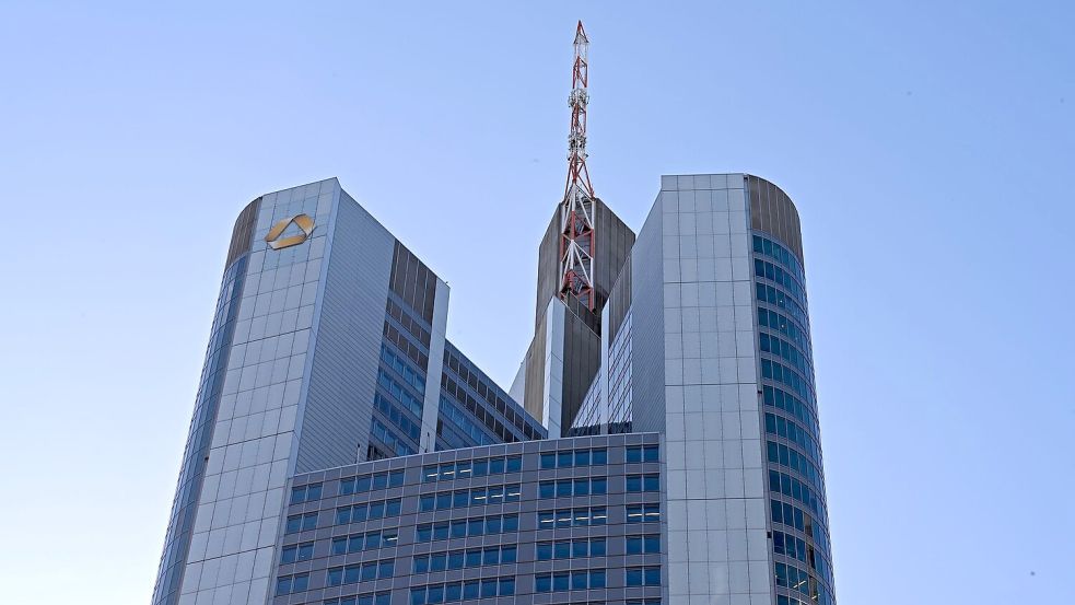 Die Commerzbank wehrt sich seit Monaten gegen eine mögliche Übernahme durch die Unicredit. (Archivbild) Foto: Michael Brandt