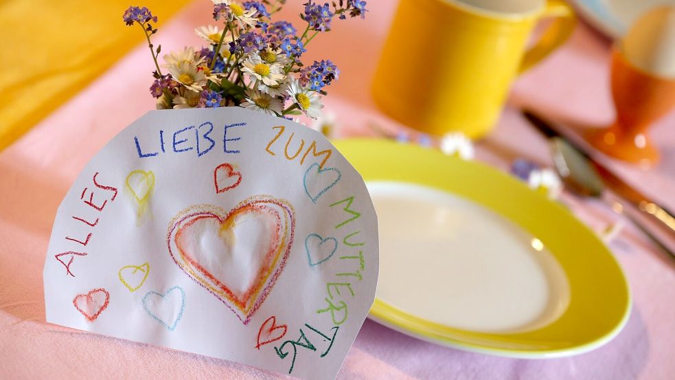 Muttertag - nur ein Tag für nette Deko? Foto: Karl-Josef Hildenbrand/dpa