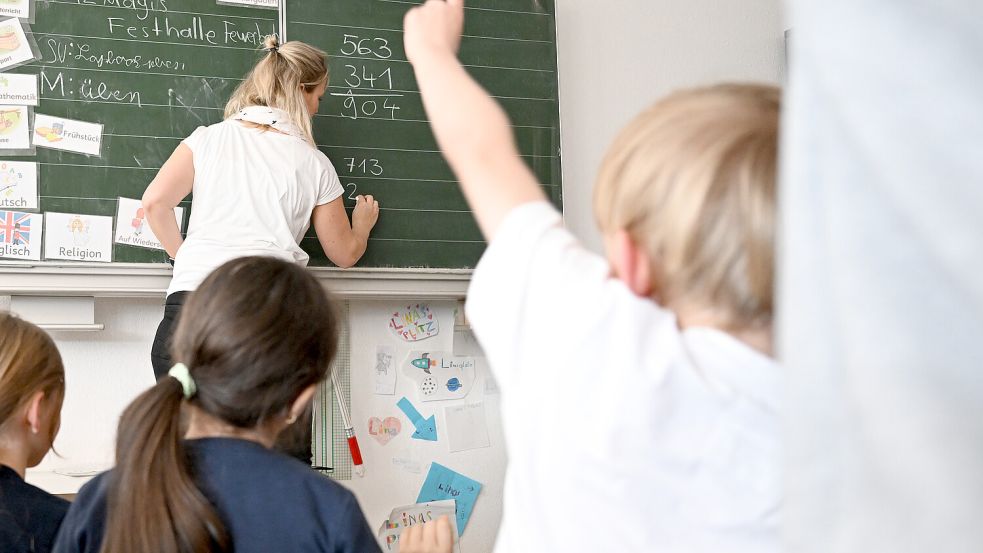 Ab dem neuen Schuljahr ändern sich einiges in den Grundschule im Landkreis Leer. Foto: Bernd Weißbrod/dpa