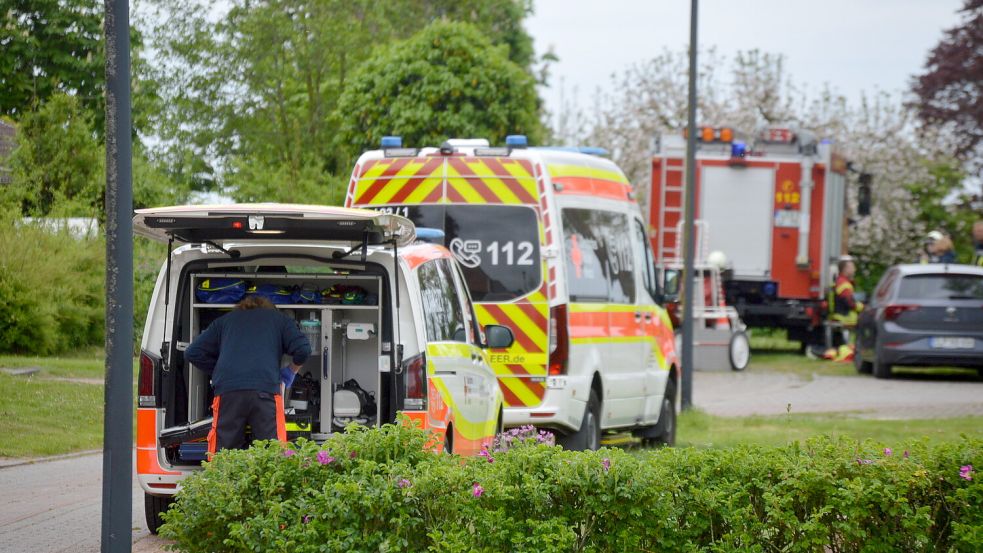 Zahlreiche Helfer waren nach dem tragischen Unfall am Dienstag, 5. Mai 2026, im Einsatz. Foto: Holger Weers/Archiv