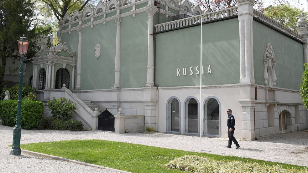 2022 und 2024 wurde der Pavillon von Russland nicht genutzt. Nun wird er wieder genutzt - wenn auch unter besonderen Bedingungen. (Archivbild) Foto: Felix Hörhager
