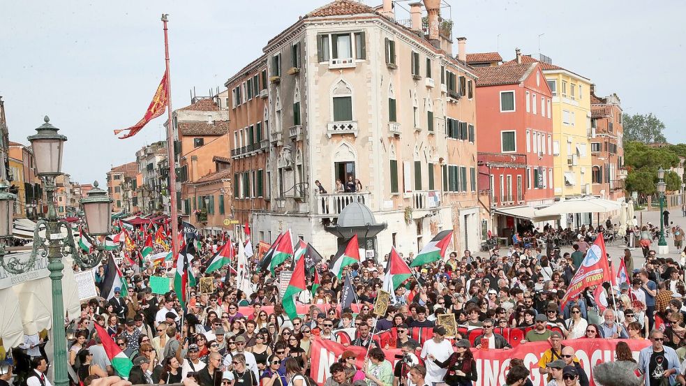 Am Vorabend der Eröffnung kam es zu Protesten. Foto: Paola Garbuio