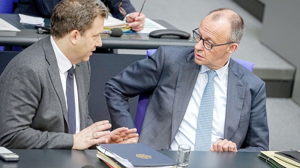 Kriegen sie es hin? Die Vorsitzenden von SPD und CDU, Finanzminister Klingbeil und Kanzler Merz Foto: Kay Nietfeld/dpa