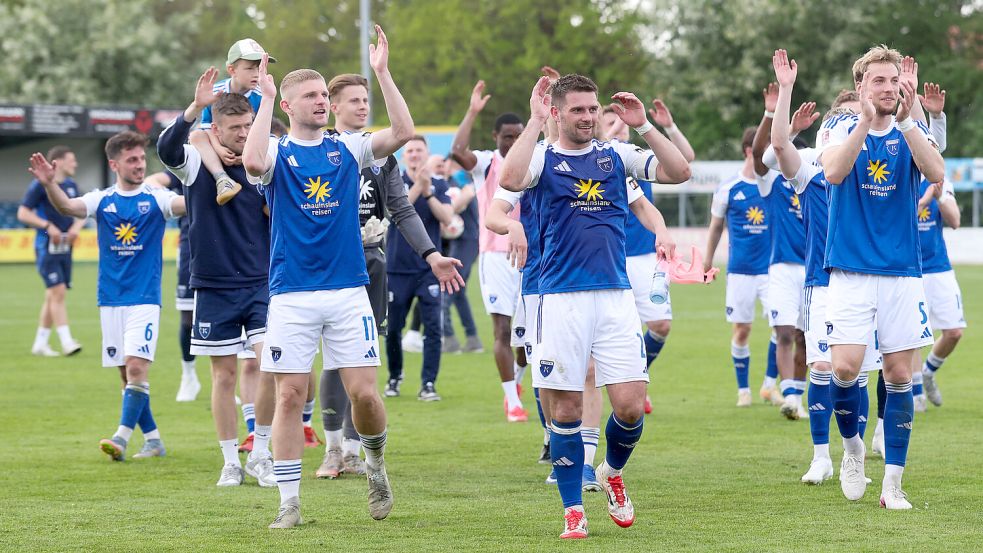 Für viele Kickers-Spieler wird das Heimspiel gegen den VfB Lübeck das letzte im Trikot der Emder sein. Die Ostfriesen hoffen auf einen erfolgreichen Abschluss. Foto: Jens Doden/Emden