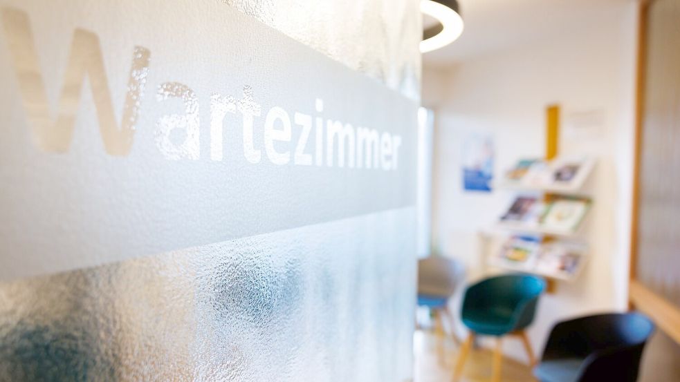 Kommt es durch das Gesundheitssparpaket zu weiteren Terminengpässen und längeren Wartezeiten? Die Kassenärzte warnen davor. (Symbolbild) Foto: Daniel Karmann