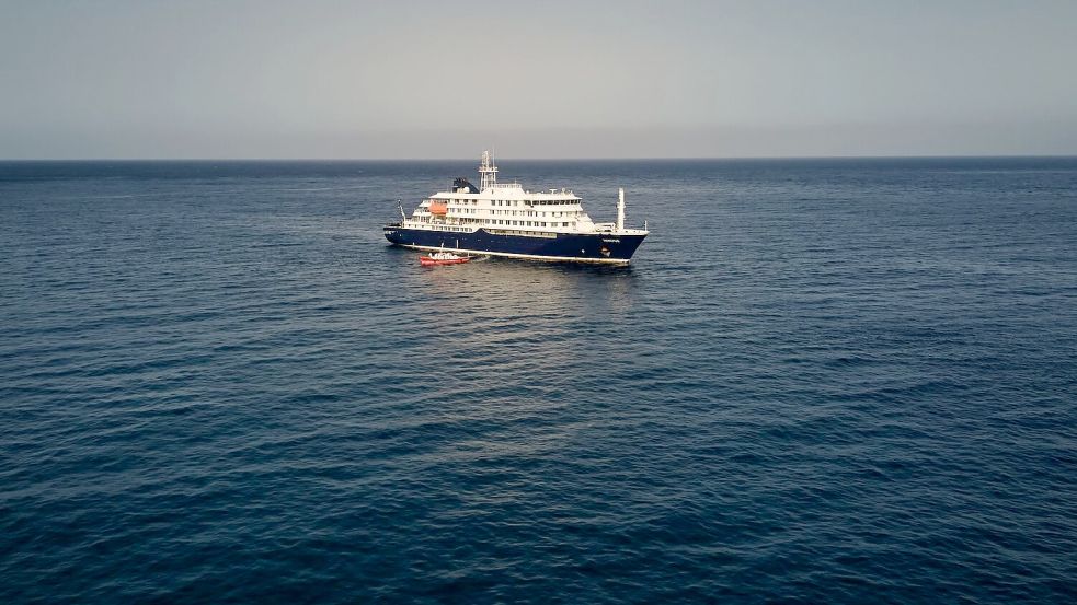 Das Kreuzfahrtschiff „Hondius“ fuhr am Mittwochabend von Kap Verde los in Richtung Kanarische Inseln. Sonntagmorgen sollte es Teneriffa erreichen. (Archivbild) Foto: Arilson Almeida