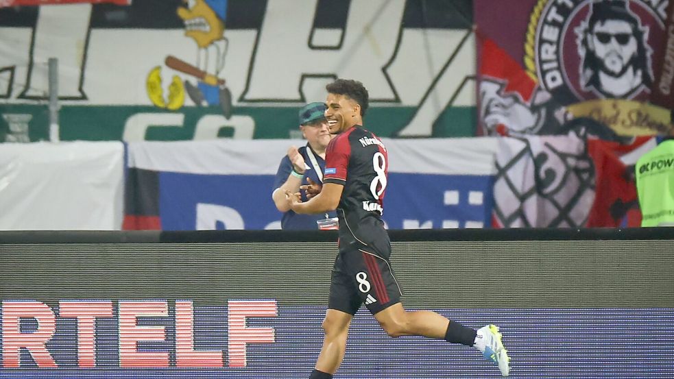 Der vor dem Spiel verabschiedete Henri Koudossou jubelt nach seinem Treffer zum 2:0. Foto: Daniel Karmann