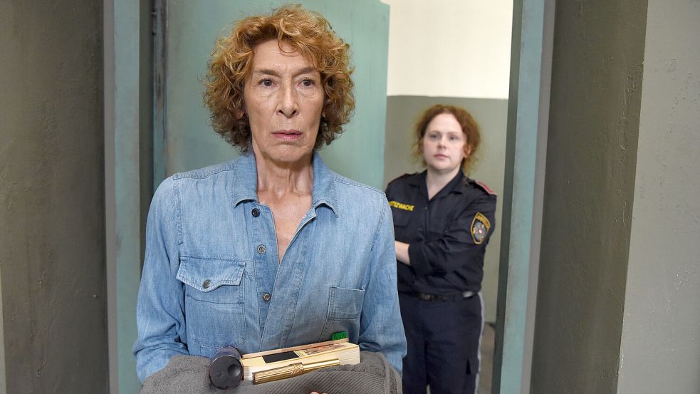 Gloria Almeda (Adele Neuhauser) wurde zu 15 Jahren Haft für den Auftragsmord an ihrem Gatten verurteilt. Im Gefängnis schmiedet sie einen Racheplan. Foto: ZDF und Hubert MICAN.