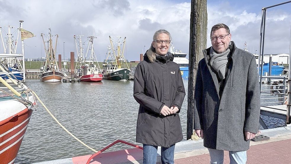 Neues Gesicht in der Niederlassung Norden: Friedrich Voß verabschiedet sich in den Ruhestand und übergibt die Leitung an Anja Bokeloh. Foto: Melanie Hanz