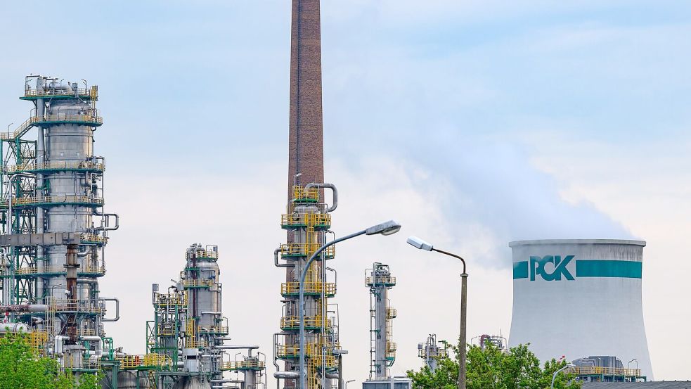 Der Bund verlängert die Beschäftigungsgarantie für die Raffinerie in Schwedt um ein halbes Jahr. Foto: Patrick Pleul