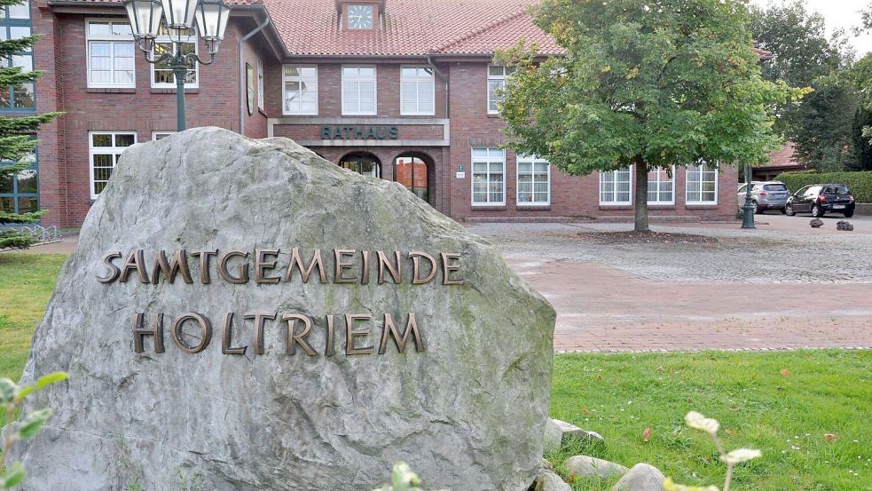 Das Rathaus der Samtgemeinde Holtriem steht in Westerholt. Foto: Susanne Ullrich/Archiv