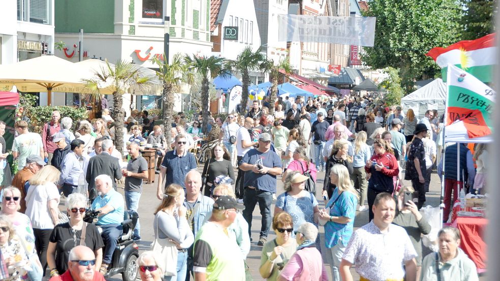Wenn die Sonne scheint, ist in der Mühlenstraße von Leer nicht sonderlich viel Schatten zu finden. Bei Festen könnte man dort ansetzen. Foto: Bodo Wolters/Archiv