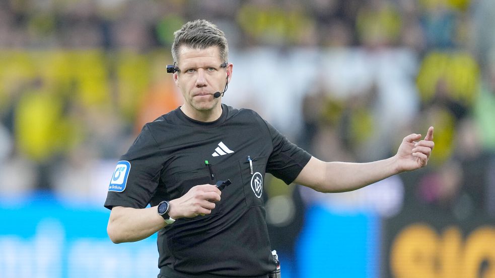 Patrick Ittrich pfeift seit 2016 Bundesliga-Spiele. Foto: IMAGO/DeFodi Images