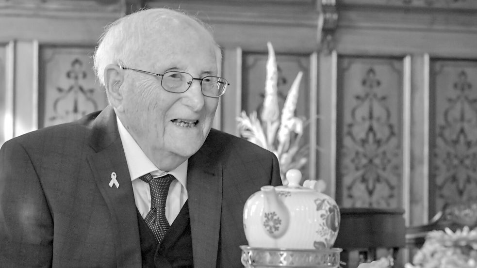 Mit Albrecht Weinberg, der am 7. März 1925 in Westrhauderfehn geboren wurde, und seit seiner Rückkehr aus Amerika in Leer gelebt hat, verliert Ostfriesland nicht nur einen seiner bedeutendsten Zeitzeugen, sondern einen Menschen, der trotz unvorstellbaren Leidens während des Zweiten Weltkrieges seinen Glauben an die Menschlichkeit nie verloren hat. Foto: Klaus Ortgies/Archiv