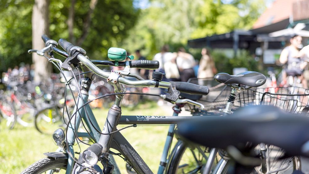 Am Himmelfahrtstag werden traditionell viele Radtouren unternommen. In Ostfriesland locken zahlreiche Events die Ausflügler. Foto: Frank Hammerschmidt/DPA