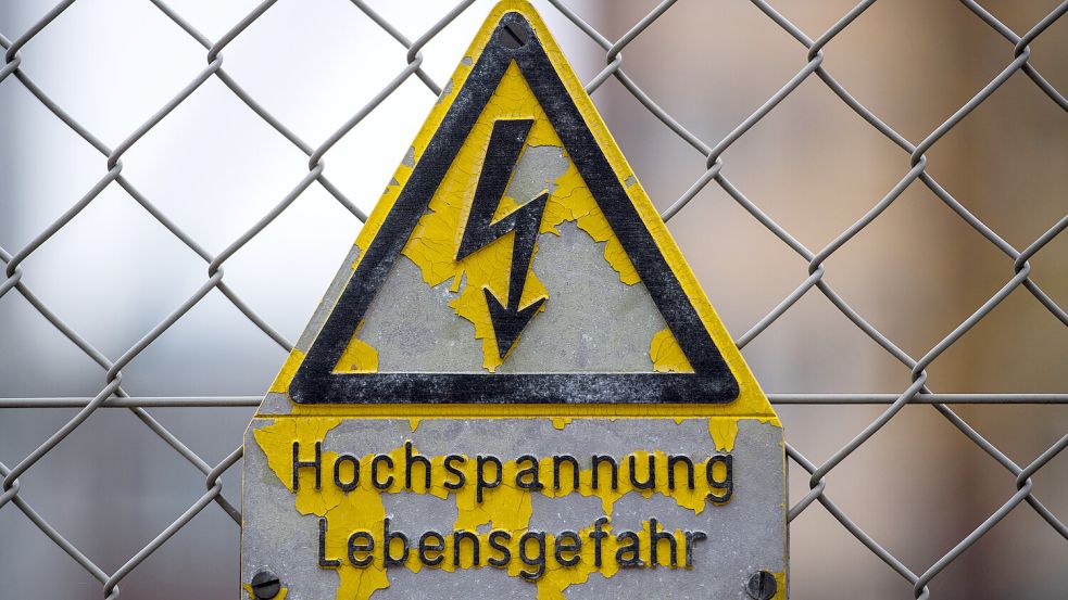 Auf den Fall, dass der Strom für längere Zeit ausfällt, sollte man vorbereitet sein. Symbolfoto: Andreas Arnold/dpa
