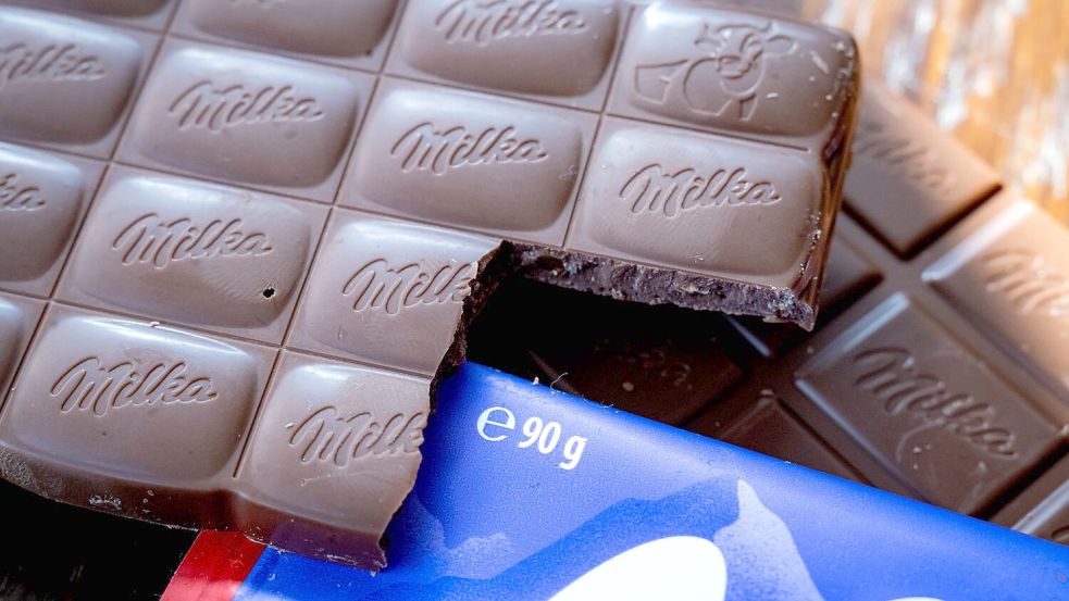 Viele Milka-Tafeln wiegen nur noch 90 statt 100 Gramm. Foto: Sina Schuldt