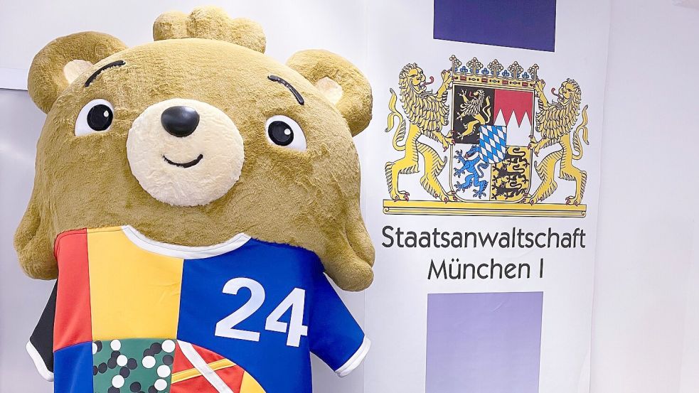 Mit diesem sehr echt aussehenden Kostüm hatte Wildhage alle Sicherheitskontrollen überwunden. (Archivbild) Foto: Britta Schultejans/dpa