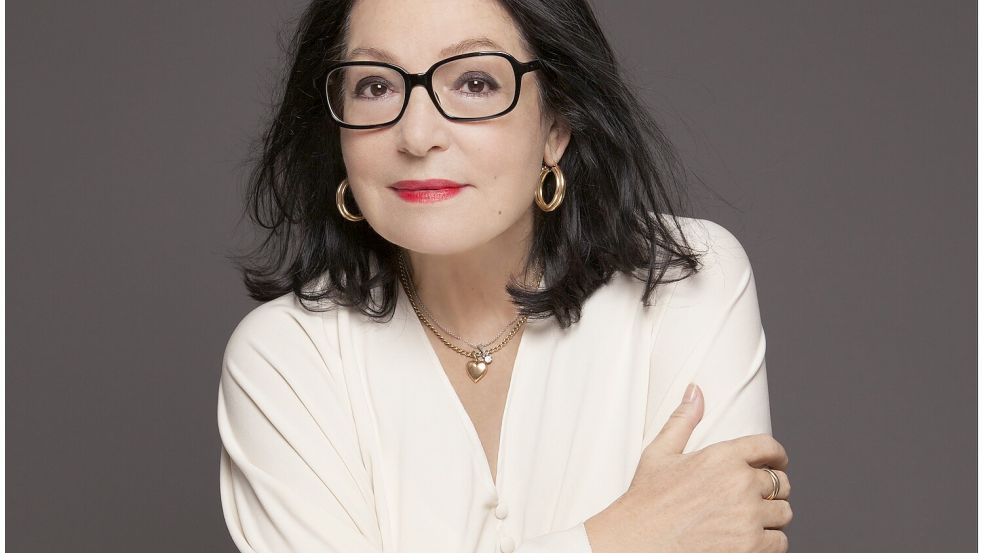 Weltstar im Interview: Mit ihrem 90. Geburtstag hat Nana Mouskouri sich von der Bühne verabschiedet. Foto: Kate Berry