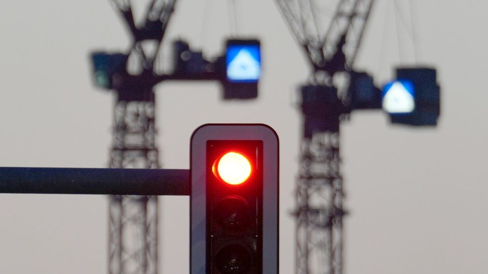 Die Bundesregierung erwartet einen deutlichen Konjunktur-Dämpfer im zweiten Quartal. (Archivbild) Foto: Soeren Stache