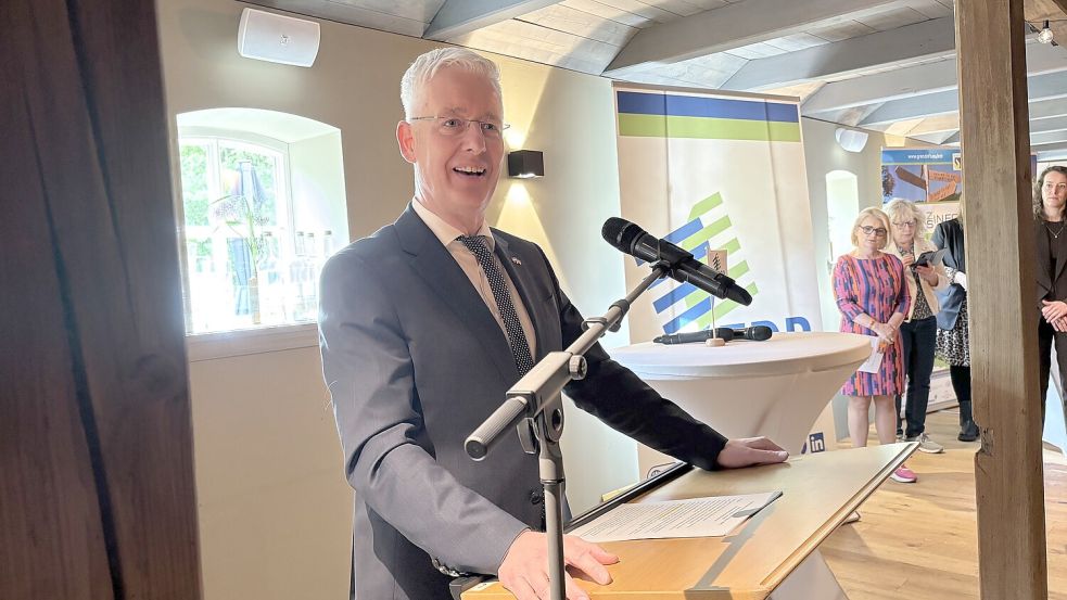 Landrat Matthias Groote warnt beim Frühlingsempfang der Ems-Dollart Region vor einem Trend zur Zentralisierung. Foto: Oliver Bär