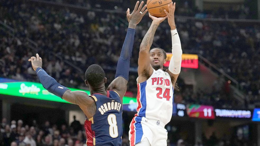 Dennis Schröder (8) blieb gegen Detroit diesmal ohne eigene Punkte. Foto: Sue Ogrocki