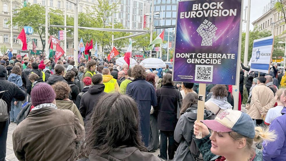 Der Protest richtet sich gegen die Teilnahme Israels am ESC. Foto: Britta Schultejans