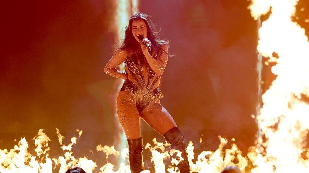 Sarah Engels singt ihren ESC-Hit „Fire“. Foto: Jens Büttner