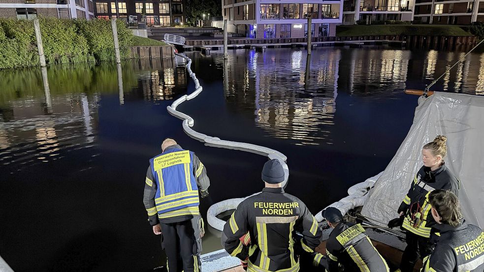 Mehrfach rückte die Feuerwehr am Freitagabend und Sonnabend zu Hafen aud. Fotos: Feuerwehr Norden/Thomas Weege