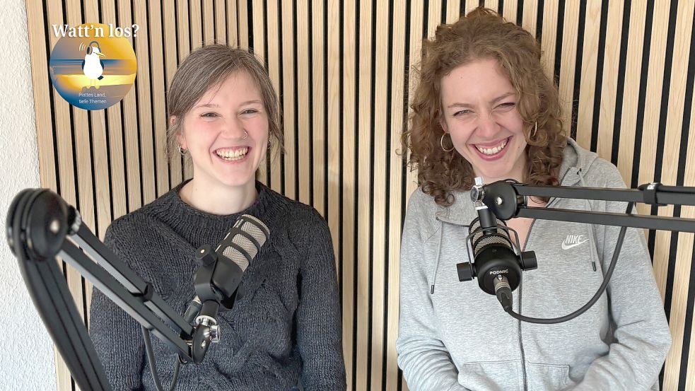 Deike Terhorst (links) und Romy Jochens moderieren die aktuelle Staffel von „Watt’n los?“. Foto: Madita Janßen