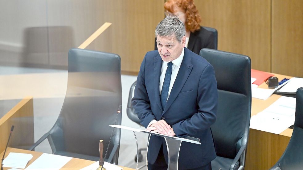 Baldauf appellierte in seiner Rede als Alterspräsident an das Verantwortungsgefühl der Abgeordneten. Foto: Jennifer Brückner