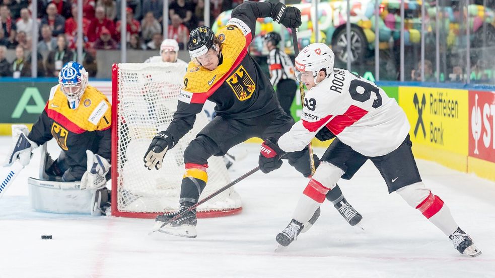Die deutsche Mannschaft um Abwehrspieler Leon Gawanke war nur ein Drittel mit der Schweiz auf Augenhöhe. Foto: Claudio Thoma