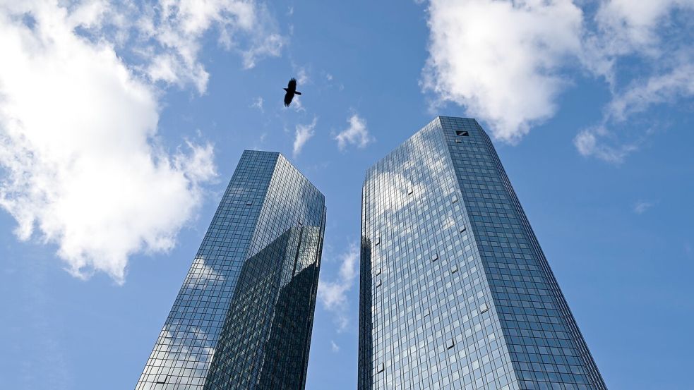 Die Deutsche Bank setzt auf KI, etwa um Kreditvergaben zu beschleunigen (Archivbild) Foto: Arne Dedert