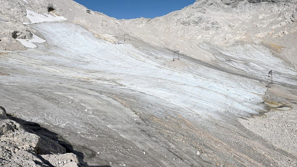 Der Klimawandel trifft auch Deutschland. Hier ein schmelzender Gletscher auf der Zugspitze. Foto: Angelika Warmuth