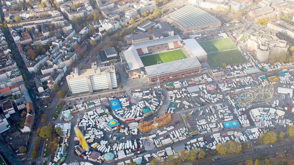 Attraktives Auswärtsziel: Das Stadion des FC St. Pauli mitten in Hamburg. Foto: Daniel Bockwoldt/dpa