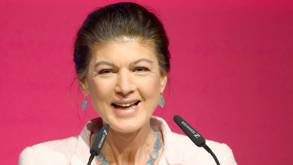 Selten ist BSW-Politikerin Sahra Wagenknecht einer Meinung mit Angela Merkel. Bei der Forderung nach mehr diplomatischen Bemühungen Europas im Ukraine-Krieg schon. Foto: dpa/Klaus-Dietmar Gabbert
