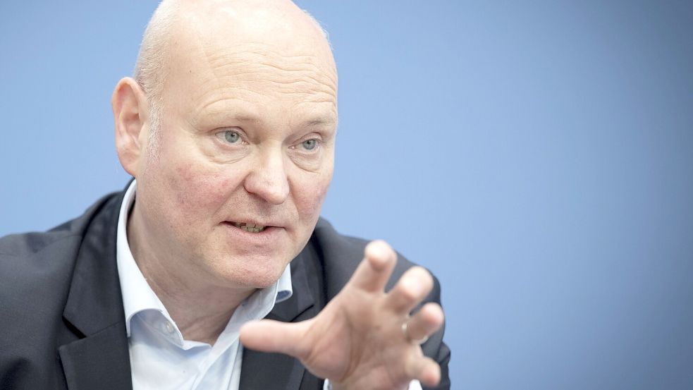 Wirtschaftsweiser Achim Truger sieht die Kommunen in der Krise und macht den Bund dafür verantwortlich. Foto: Imago/Ipon