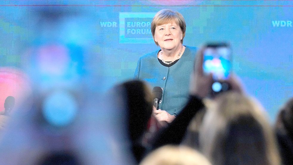 Während ihrer Kanzlerschaft hatte Angela Merkel mit ihrer Leidenschft für Fußball überrascht. Foto: dpa/Soeren Stache
