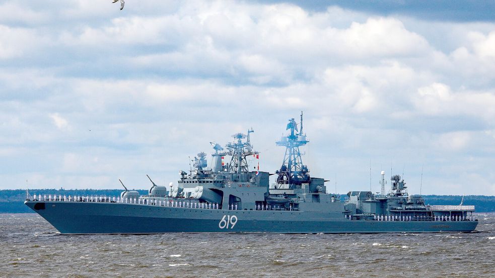 Der russische Zerstörer „Severomorsk“ ist 160 Meter lang und liegt seit wenigen Tagen vor der Insel. Foto: Imago/ITAR-TASS