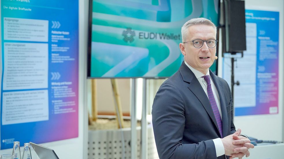 Digitalminister Karsten Wildberger (CDU) ist verantwortlich für die Einführung der EUDI-Wallet in Deutschland. Er hat sich auf das Startdatum 2. Januar festgelegt. (Archivbild) Foto: Soeren Stache
