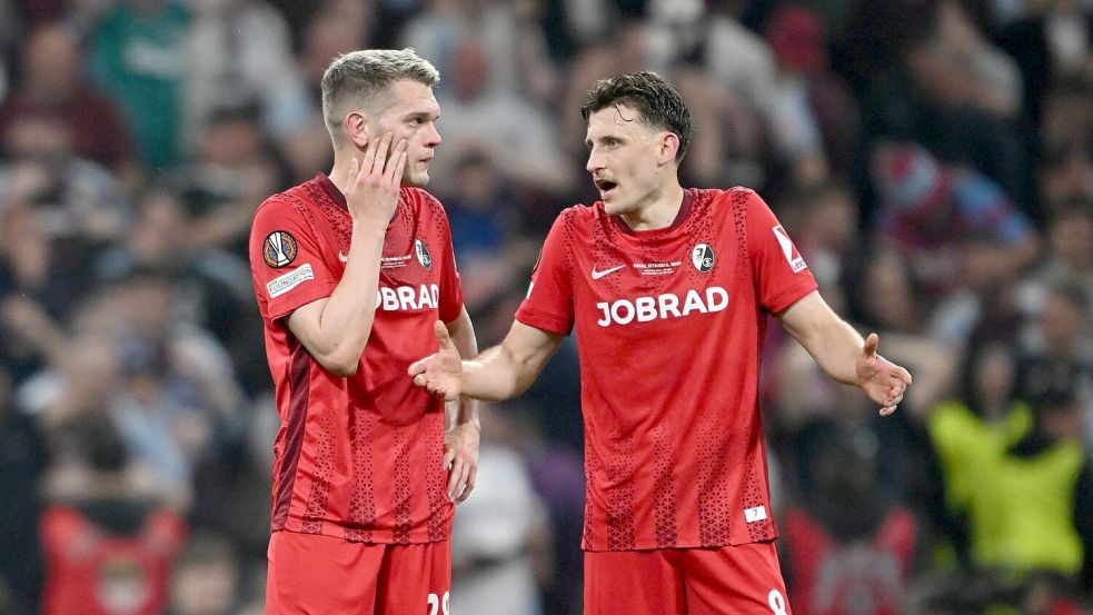 Nichts zu machen für die Freiburger um Matthias Ginter (l) und Maximilian Eggestein. Foto: Robert Michael/dpa