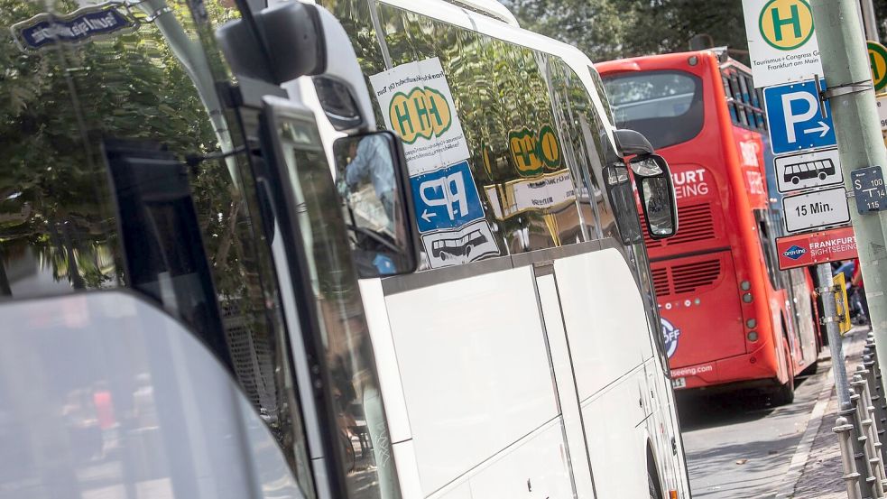 Fast jeder fünfte Bus, der beim TÜV geprüft wurde, hatte vergangenes Jahr erhebliche Mängel. (Archivbild) Foto: Frank Rumpenhorst/dpa