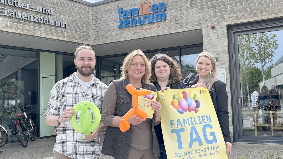 Arlo Koopman, Lesya Kochubey, Marianka Lüttringhaus und Tanja Munzig sind bereit für viele Besucher am Familientag.