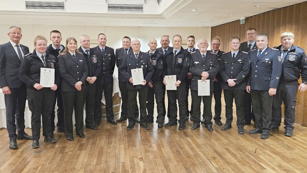 Viele Ehrungen und Beförderungen gab es bei der Jahreshauptversammlung der Wittmunder Ortsfeuerwehren. Foto: Feuerwehr
