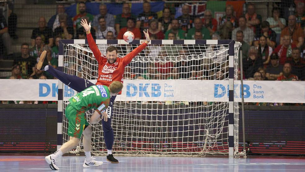 War ein starker Rückhalt für Flensburg: Torwart Benjamin Buric. Foto: Jan Woitas/dpa