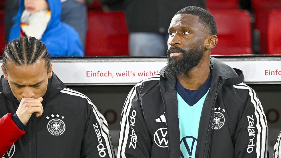 Leroy Sané (l) und Antonio Rüdiger - auch Joachim Löw hätte sie nominiert. (Archivbild) Foto: Tom Weller/dpa