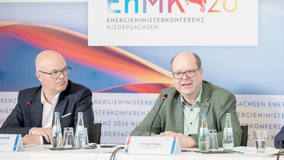 Die Energieminister von Schleswig-Holstein und Niedersachsen, Tobias Goldschmidt (l.) und Christian Meyer (beide Grüne), sehen die Energiewende-Reformpläne der Bundesregierung kritisch. Foto: Hauke-Christian Dittrich