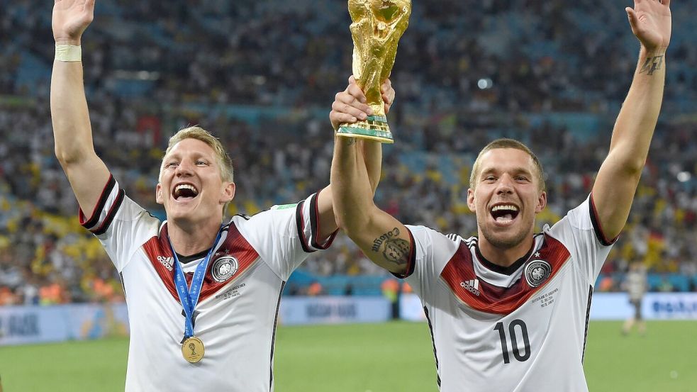 Ein Duo, das für Furore sorgte: Bastian Schweinsteiger (l) und Lukas Podolski. (Archivbild) Foto: Andreas Gebert
