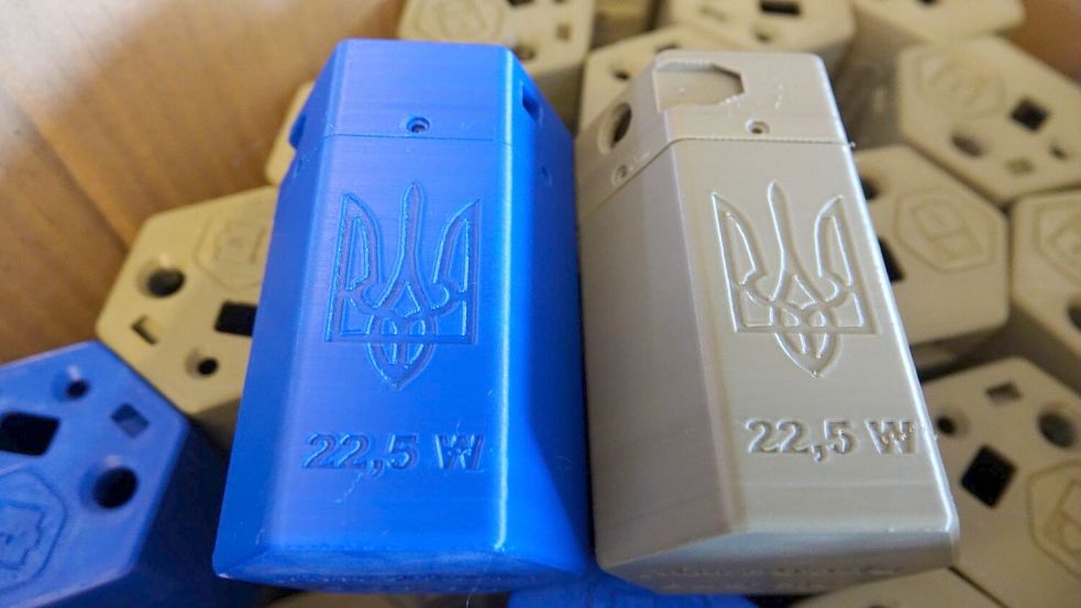 Plastikrohstoff aus der Ukraine, Druck in Deutschland: Gehäuse für Powerbanks. Foto: Friedemann Kohler/dpa