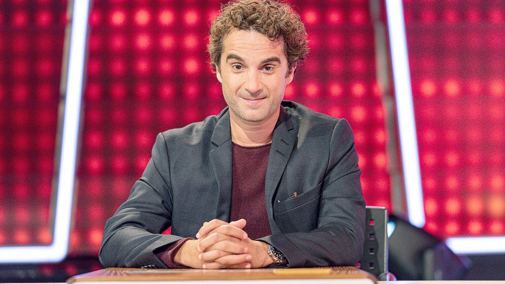 Mit seinem sechten Zeh wurde Oliver Wnuk in ein TV-Quiz für Promis mit besonderen Eigenschaften eingeladen. Foto: SWR/Christian Koch